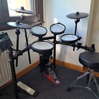 Batteria elettronica Roland con pedana e pedale