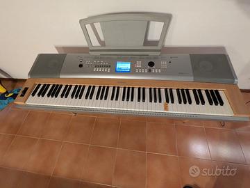 Yamaha  Portable Grand DGX-620 tasti pesati