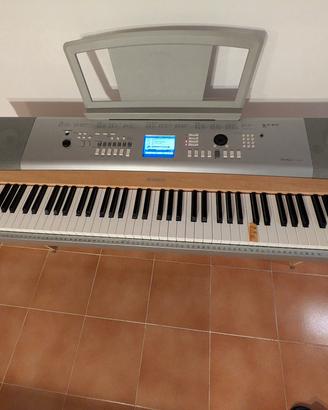 Yamaha  Portable Grand DGX-620 tasti pesati