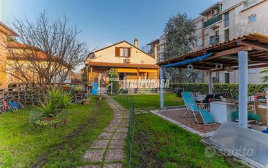 TRILOCALE INDIPENDENTE CON GIARDINO-SOTTOTETTO E L