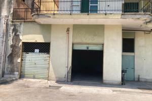Locale deposito o box auto