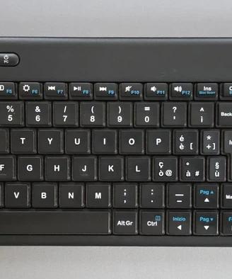 Tastiera Wireless Logitech con Touchpad Integrato