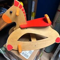 Cavallo a dondolo in legno