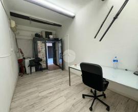 MAGAZZINO A GENOVA