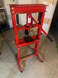 Pressa idraulica da 12 ton. con ruote