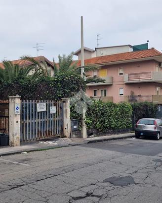 3 LOCALI A ACI SANT'ANTONIO