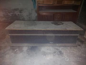 Antica cassapanca in legno