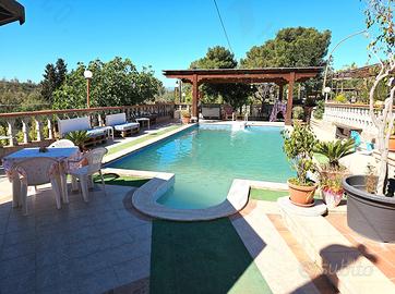 Villaggo delle Rose:Casa indipendente con piscina