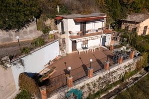 POLI: UNIFAMILIARE CON GIARDINO