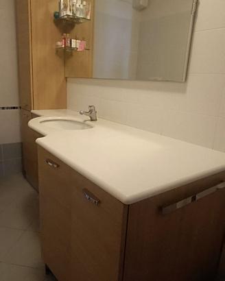 Mobile bagno con portabiancheria e copri lavatrice