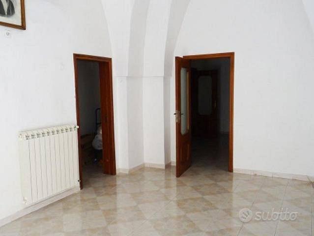 Villa di 1080 m² con più di 5 locali e box auto do