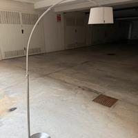 Lampada da terra con piantana