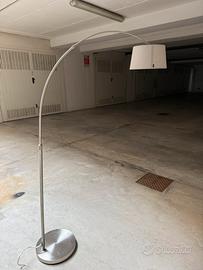 Lampada da terra con piantana