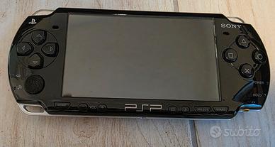 PSP 2004 con batteria nuova e giochi