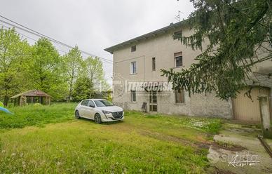 Bifamiliare con ampio giardino