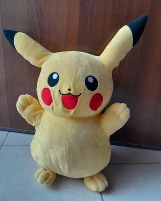 peluche pokemon tomy pikachu 