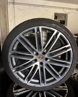 CERCHI IN LEGA ORIGINALE PORSCHE 22”