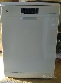 Lavastoviglie Electrolux 