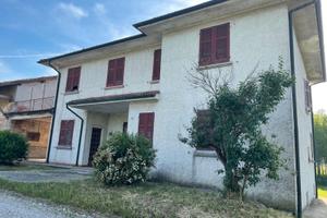 Villa di ampia metratura con magazzino