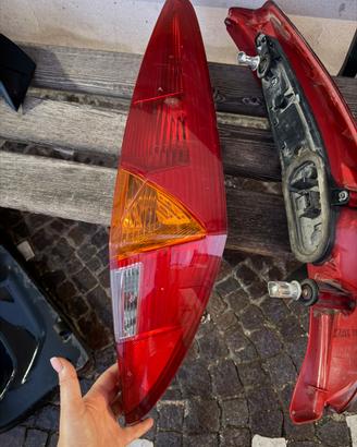 fanale posteriore destro fiat punto