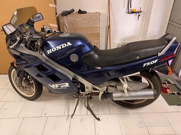 Honda VFR 750 F