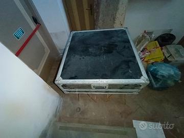 (leggi bene)  FLIGHT CASE x  MIXER MACKIE 24.4