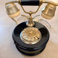 Telefono a cornetta di antiquariato retro vintage