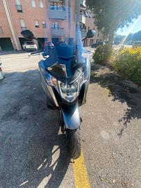 moto Honda Integra 750