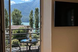 Sul tetto del lago di como - above como lake roof