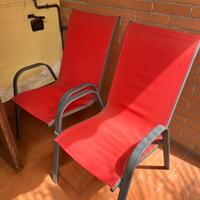 Sedie da giardino rosse con struttura in ferro