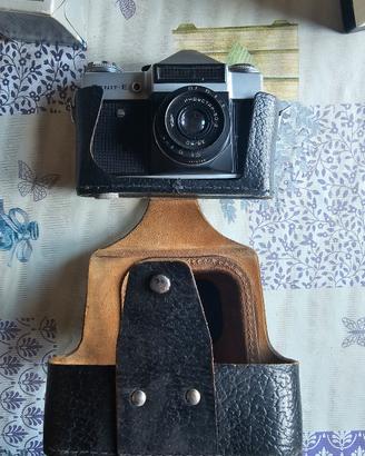 Fotocamera Zenit-E Vintage e Obiettivo e Flash