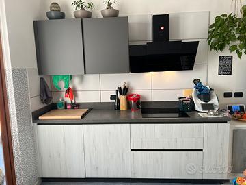 Cucina completa di elettrodomestici