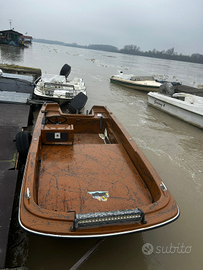 Barca pesca trimarano con motore