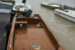 Barca pesca trimarano con motore