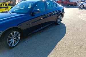 Alfa Romeo Giulia 2.2 Diesel 160 CV – Blu Monteca