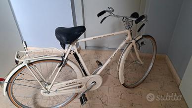 Bicicletta stile vintage con freni a bacchetta
