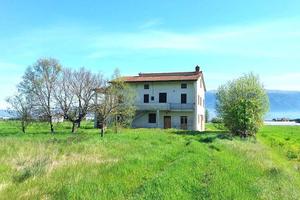Villa di 351 m² con 5 locali e box auto doppio a C
