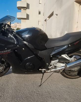 Honda CBR 1100 XX Super Blackbird (1996) Carb.tori