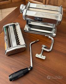Machinetta manuale  per fare  la pasta
