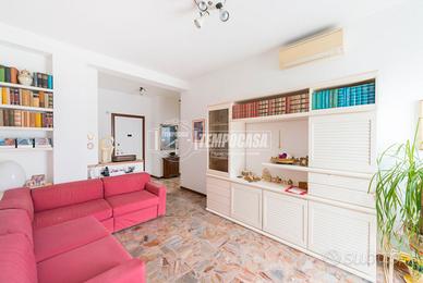 LUMINOSO TRILOCALE DI 90 MQ IN VIA PALMANOVA