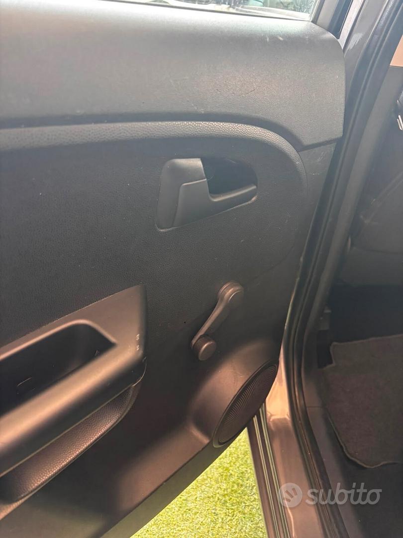 Kia Venga 2010 photo 4