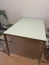 tavolo vetro temperato e acciaio