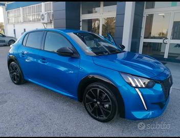 Peugeot 208 GT 1.2 eat8 in PERFETTE CONDIZIONI 