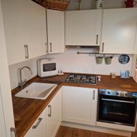 Cucina, un divano, un divano letto, pianoforte