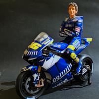 VALENTINO ROSSI SU YAMAHA MINIICHAMPS 1:12