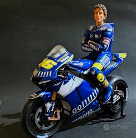 VALENTINO ROSSI SU YAMAHA MINIICHAMPS 1:12