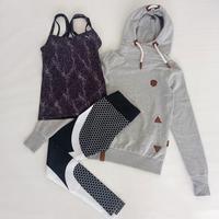 Set composto di tre capi: top, tuta Naketano,