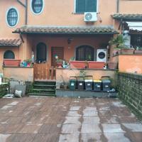 VILLA A SCHIERA A NEPI