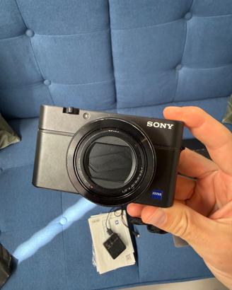 Sony RX100 IV (DSC-RX100M4) – Scatola e accessori 