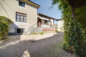 VILLA SINGOLA CON AMPIO GIARDINO!